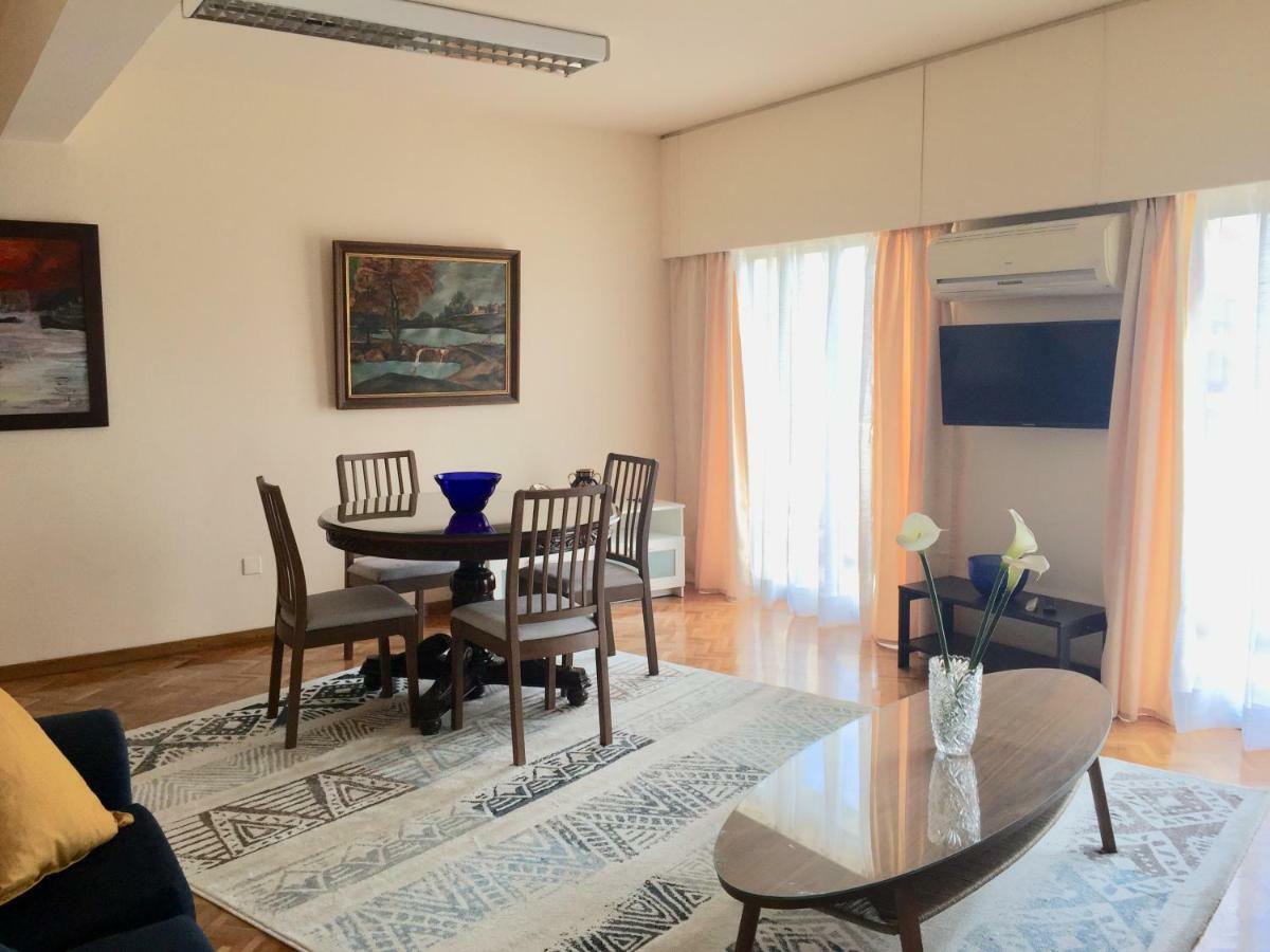 Spacious & Bright Central Apartment Nikosia Bagian luar foto